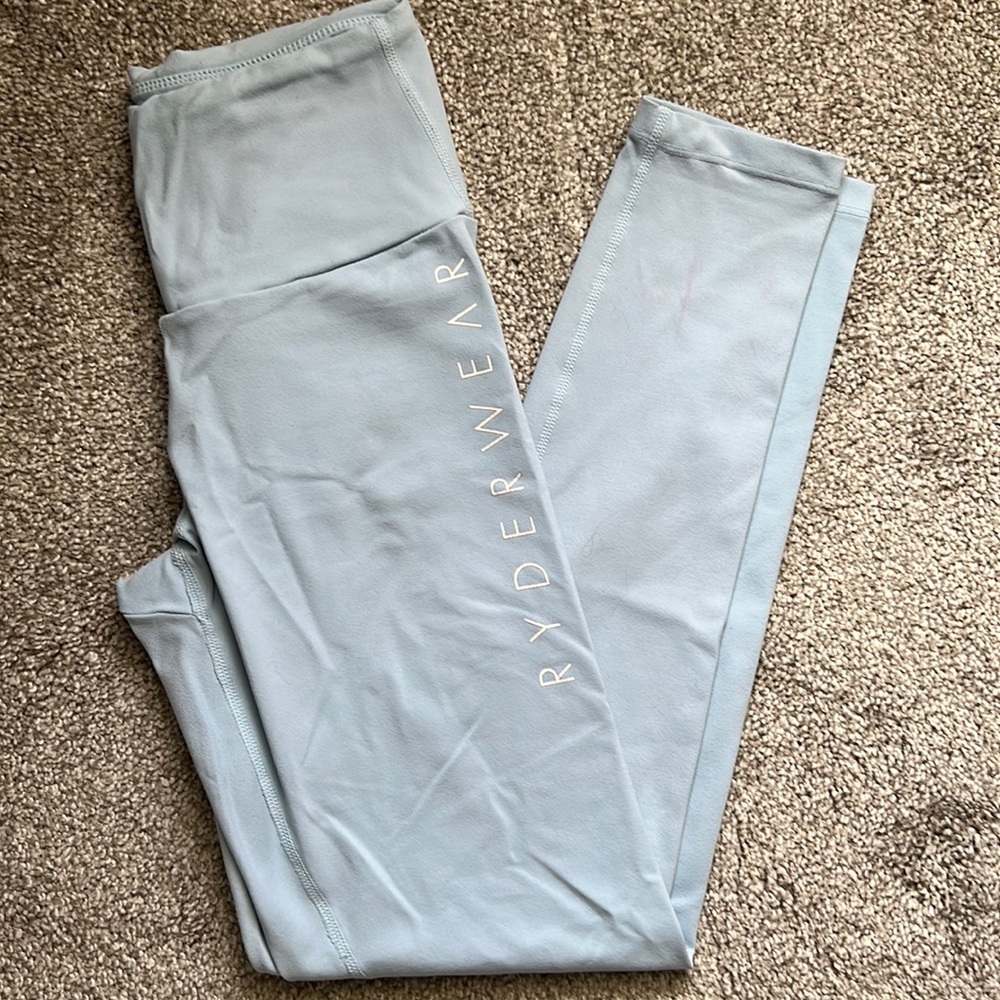 Small light blue Ryderwear scrunch bum leggings and XS sports bra